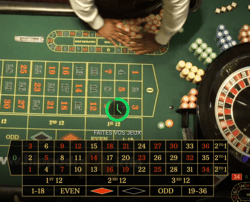 Croupier de roulette dans un casino terrestre
